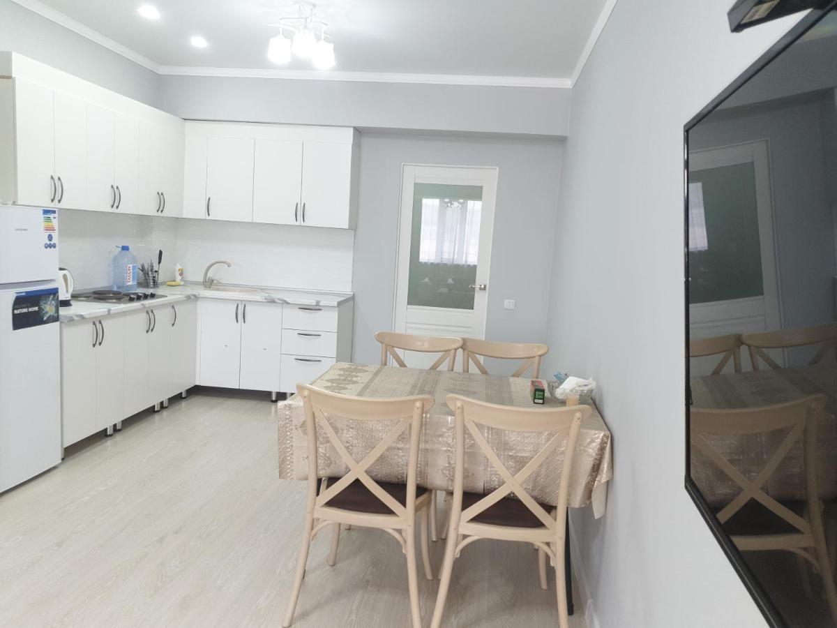 Центр Арбат Уютные Апартаменты В Новом Жк Almaty Eksteriør bilde